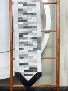 Nuevo Camino de Mesa Decorativo Hecho a Mano con Parches de Cuero Vacuno, Decoración Rústica Occidental para Mesas de Comedor, Consolas y Mesas de Centro - Product Image 4