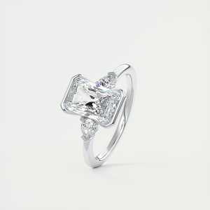 Bague de fiançailles à trois pierres en diamant de laboratoire taille radiant de 2,50 carats avec pierres latérales en forme de poire en or blanc 14 carats - Product Image 1
