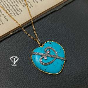 Pendentif Cœur en Or 18 carats Plaqué Or avec Turquoise et Diamants Sertis Griffe - Product Image 1