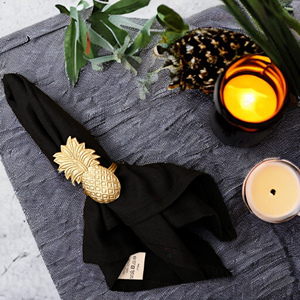 Vente chaude Ananas En Forme De Serviette Anneau De Luxe En Métal Doré Cercle Serviette Boucle Partie Table Décoration En Gros En Vrac Quantité - Product Image 2