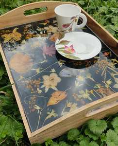 Plateau de service en bois avec fleurs séchées réelles dans de la résine époxy, fait main, décoration florale rustique pour la maison, plateau de table basse, cadeau unique - Product Image 5