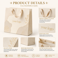 Maßgefertigte Creme-Matte Papiertüte mit Goldblatt-Verzierung Champagner-Satinband-Griffe Weihnachtsgeschenktüte OEM ODM FSC