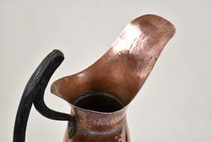 Jarra de cobre estilo vintage, elegante y hecha a mano, perfecta para catering, uso familiar y decoración de cocina, procedente de la India. - Product Image 6