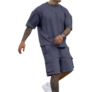 Conjunto de camiseta y pantalones cortos casuales de verano para hombre, color negro, cuello redondo, manga corta, color sólido, tejido de punto, 100% algodón, pantalones cortos cargo. - Product Image 2