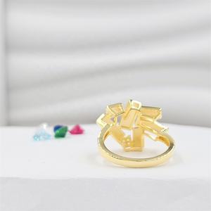 Anillo de Cóctel de Plata de Ley Chapado en Oro de 18K con Zirconia, Diseño Moderno y Grande, Acabado Satinado Mate, Hecho a Medida para Mujer - Product Image 6