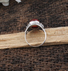 Anillo de Boda con Bisel de Ónix Rojo Natural, Plata de Ley 925, Joyería Clásica Hecha a Mano para Mujer - Product Image 2