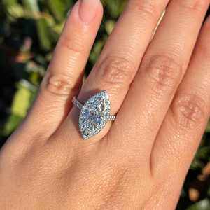 Anillo de compromiso y boda clásico con diamante marquise de 2.70 quilates cultivado en laboratorio, certificado IGI, engaste invisible en oro, ideal para fiestas. - Product Image 1