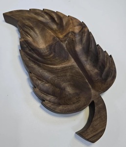 Plateau en bois en forme de feuille pour servir les invités lors d'événements, de fêtes et pour paniers-cadeaux – Plateau écologique haut de gamme, vente en gros depuis l'Inde - Product Image 2