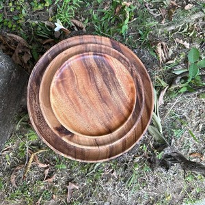 Ensemble de plateaux ronds en bois simples pour le déjeuner, le dîner, la restauration, l'hôtellerie, la table et l'utilisation quotidienne par UO India - Product Image 1
