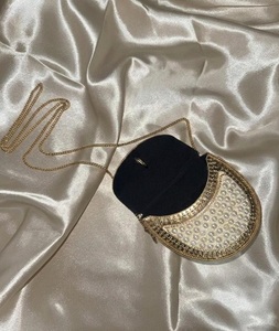 Mini pochette en laiton Kundan dorée, pour soirée, avec diamants et fermeture à boucle par f s international - Product Image 6