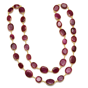 Collier élégant et magnifique pour femme, en laiton plaqué or, avec rubis de haute qualité sertis en clos sans fin de 32 pouces de long, idéal pour les soirées. - Product Image 1