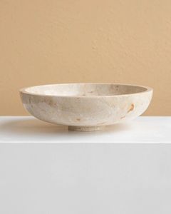 Bol en pierre de travertin fini à la main, élégant porte-fruits décoratif pour la décoration intérieure de maison contemporaine de luxe - Product Image 1