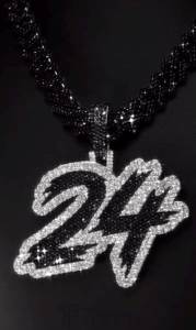 Colgante de Moissanita Hiphop con Número 24 en Plata 925 con Micro Pavé, Amuleto Temático para Uso Diario Masculino - Product Image 5