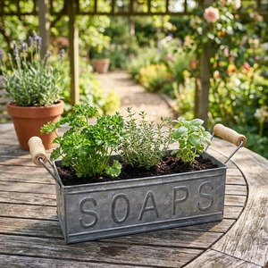Jardinière galvanisée avec poignées en bois, idéale pour les herbes aromatiques de la cuisine et la décoration extérieure, fabriquée à la main en Inde - Product Image 3