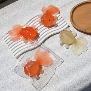 Juguete de Pescado Dorado que Cambia de Color con Luz UV, Juguete Blando de TPR para Apretar, Juguetes Creativos de Descompresión para Niños y Adultos para Comercio Exterior - Product Image 3