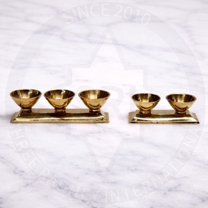 Base de latón antiguo para árbol de Navidad, soporte artesanal para Diya, trípode de latón para lámpara de aceite, decoración para el hogar o templo - Product Image 2