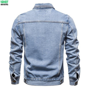 Ropa de Trabajo Resistente con Bolsillos Utilitarios, Estilo Estructurado y Limpio, Prenda de Color Oscuro para Otoño - Product Image 2
