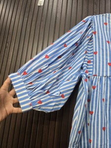 Vestido de mujer con estampado de corazones a rayas azules y blancas, estilo vintage, cintura imperio, manga larga, corte en A, con lazo, largo hasta la rodilla - Product Image 2