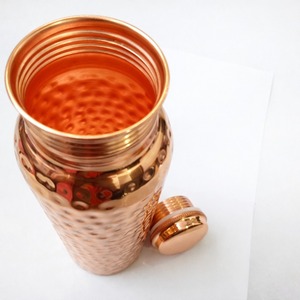 Botella de Agua de Cobre Puro Martillada a Mano, Botella Ayurvédica a Prueba de Fugas, Botella de Metal Duradera para Bebidas - Product Image 6