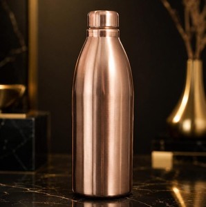 Bouteille d'eau en cuivre moderne, couleur or rose, portable, pour les voyages, article de luxe haut de gamme, flacon de stockage d'eau alcaline. - Product Image 1