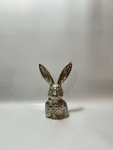 Figurine de lapin martelé en aluminium argenté, statue de lapin en métal, ornement de table de Pâques, décoration moderne pour la maison, sculpture animale artisanale - Product Image 6