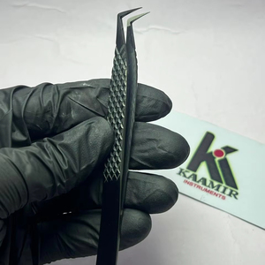 Pince à épiler professionnelle Kaamir Instruments en acier inoxydable noir anti-magnétique à forte adhérence pour extensions de cils en salon - Product Image 5