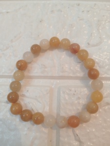 กำไลข้อมือมุกเทียมดีไซน์คลาสสิค SM-8 ของ Amaira Jewels ประดับลูกบอลสีส้ม ดีไซน์วินเทจ ชุบโรเดียมเทียม เหมาะสำหรับทั้งชายและหญิง เป็นของขวัญเครื่องประดับ - Product Image 5