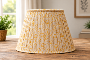 Abat-jour en viscose et lin de couleur jaune moutarde à motifs floraux botaniques |   Abat-jour en tissu plissé fait main |   Décoration d'éclairage élégante pour la maison - Product Image 2