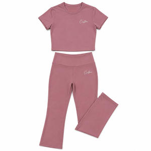 Ensemble de yoga 2 pièces pour femme : haut court à manches courtes et pantalon évasé taille haute – Tenue de sport et fitness personnalisable – Vente en gros – Fabrication de vêtements de sport - Product Image 3