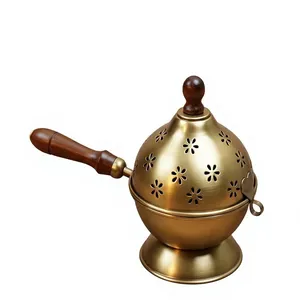 Brûle-encens en laiton avec poignée en bois, motif floral doré découpé, porte-encens décoratif avec couvercle - Product Image 1