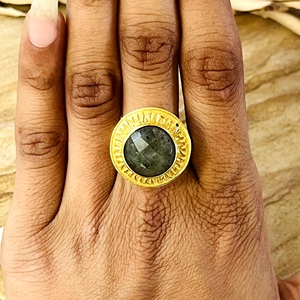 Bagues en labradorite très demandées, géométriques, en laiton plaqué or 18 carats, motif soleil céleste, bijoux massifs pour femmes, pour la vente en gros/OEM/ODM - Product Image 5