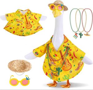 Tenue de canard de jardin Fiesta : Chemise jaune, chapeau de paille, lunettes fantaisie, colliers de perles, statue de porche, costume de fête - Product Image 5