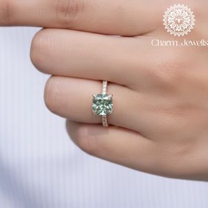 Bague de fiançailles unisexe en moissanite plaqué or jaune, taille coussin, sertie à griffes, style classique, certifiée IGI, 3g - Product Image 4