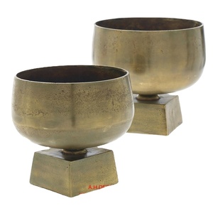 Bol rond antique en aluminium doré avec base carrée Décoration de table de mariage et vaisselle de fête Bol à fleurs pour la maison et le salon - Product Image 1