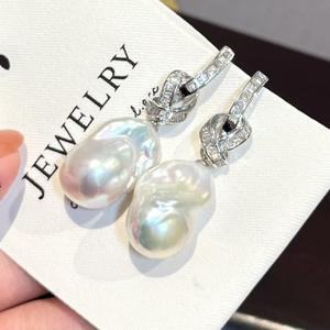 ต่างหูห้อยมุกประดับโบว์ทองคำดีไซน์ใหม่ปี 2025 สำหรับผู้หญิง ต่างหูดีไซน์เฉพาะสำหรับใส่ทำงาน - Product Image 2