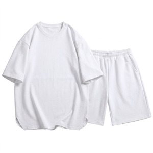 Ensemble 2 pièces pour homme : T-shirt oversize à manches courtes et col rond avec épaules tombantes et short assorti à taille élastique - Product Image 2