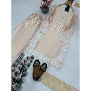 Ensemble haut, bas et dupatta pour femmes, vêtements de soirée, avec travail à la main en perles Moti - Product Image 6