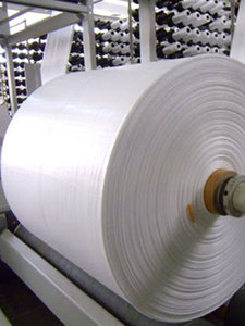 Film en rouleau de tissu tissé PP rigide OEM, moulage par soufflage, étanche, qualité alimentaire, résistant aux produits chimiques, pour sacs de transport FIBC et emballages - Product Image 3