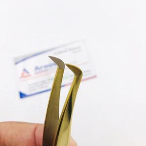 Pinzas doradas profesionales con punta de fibra de 90 grados, logotipo personalizado, acero inoxidable sólido, sostenible para extensión de pestañas - Product Image 1