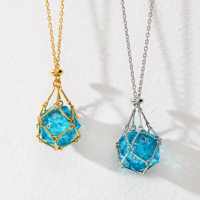 Kalung Dadu D20 Resin Biru Tua yang Menakjubkan, Liontin Dadu Polihedral 22mm, Dilukis Tangan, Ramah Lingkungan, Dungeons & Dragons