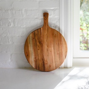 Planche à découper en bois d'acacia, design rond avec anneaux de bois, épaisse, durable, sûre pour les couteaux, idéale pour couper, servir et décorer une cuisine rustique - Product Image 3