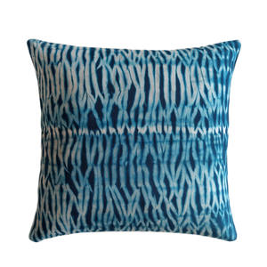 Fundas de Almohada Cuadradas Personalizables Hechas a Mano con Técnica Japonesa Shibori, Teñidas con Técnica Tie-Dye, Diseño Geométrico, Tela de Algodón, Estampado Sólido con Diseño de Llama - Product Image 6