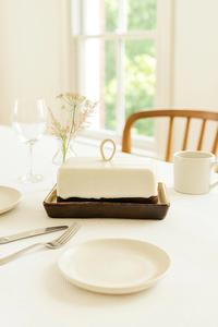 Elegante Mantequillera con Tapa de Perilla Lisa, Plato Redondo para Servir, Acabado Esmaltado Duradero, Almacenamiento de Mantequilla Moderno para la Encimera de la Cocina - Product Image 6