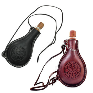 Botella de agua de cuero con tapón de madera y correa para el hombro para camping, senderismo y uso al aire libre, opciones de color rojo y negro. - Product Image 1