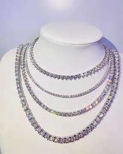 Chaîne cubaine unisexe de luxe tendance en argent, sertie de diamants et de moissanite testée, idéale pour les mariages - Product Image 3