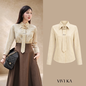 เสื้อเชิ้ตผู้หญิงลายทางสีเหลืองสุดหรู พร้อมเนคไทถอดได้ ประดับดอกไม้ แขนยาว ทรงเข้ารูป ผ้าคอตตอนผสม สีม่วง - Product Image 1