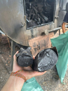 Charbon de bois de litchi (noir) Valeur calorifique 7000-8000 Kcal/kg Teneur en cendres 3,0-5,0% Charbon en morceaux haute efficacité 4-6 - Product Image 5