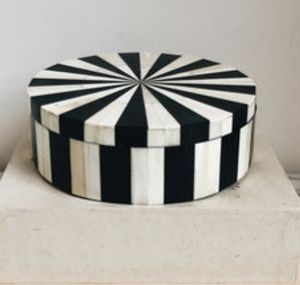 Trending Handmade Customized Resin Jewelry Box Decorative Storage Box Epoxy Resin Gift Box - Product Image 6