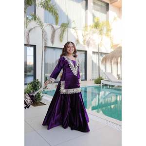 Ensemble haut et pantalon palazzo en velours glacé avec broderie Zari pour femmes - Product Image 5