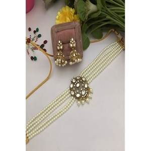 Conjunto de Collar y Pendientes de Moda de Alta Calidad en Latón Chapado en Oro con Moissanita y Kundan para Bodas - Product Image 1